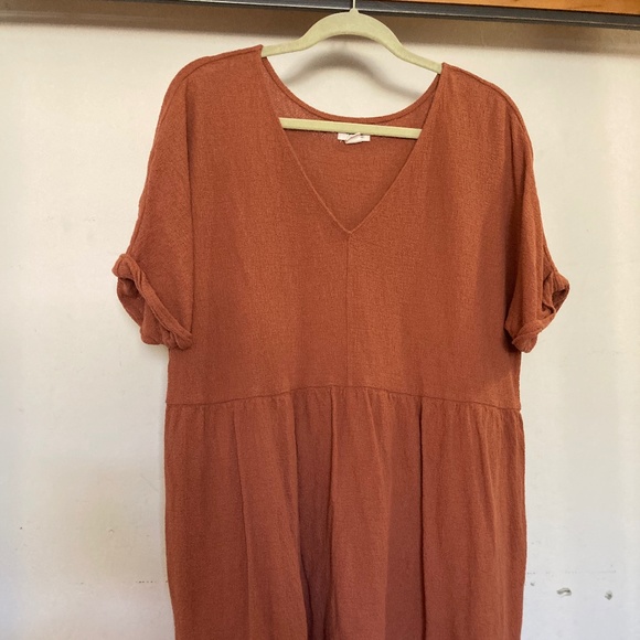 UpWest Dresses & Skirts - UpWest knit v-neck dress with pockets